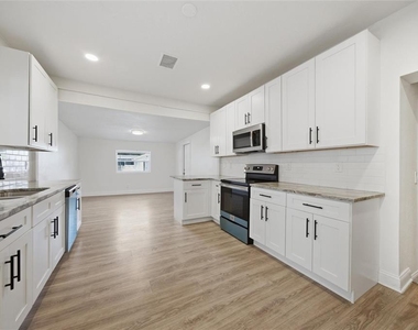 1763 30th Avenue N - Photo Thumbnail 8