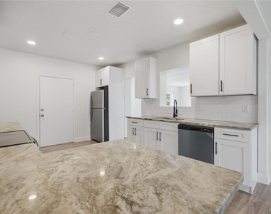 1763 30th Avenue N - Photo Thumbnail 9
