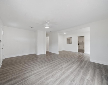 1763 30th Avenue N - Photo Thumbnail 4