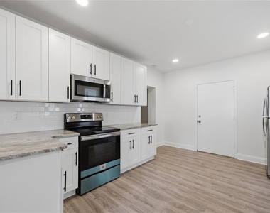1763 30th Avenue N - Photo Thumbnail 7