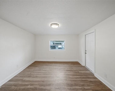 1763 30th Avenue N - Photo Thumbnail 10