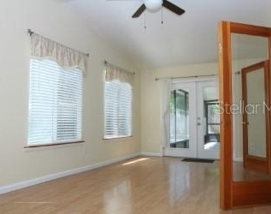 104 Hillcrest Drive - Photo Thumbnail 6