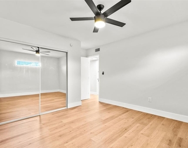 300 S Nimbus Avenue - Photo Thumbnail 6
