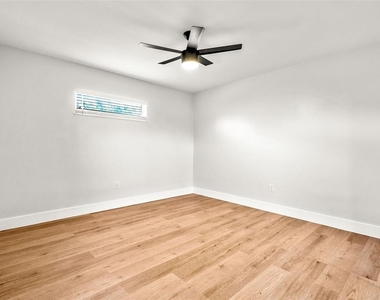 300 S Nimbus Avenue - Photo Thumbnail 7