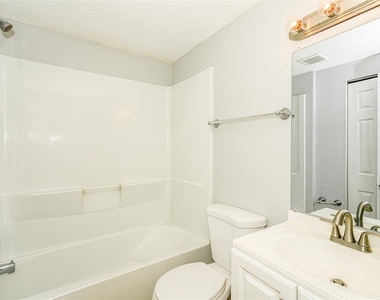 10301 N 17th Street - Photo Thumbnail 12