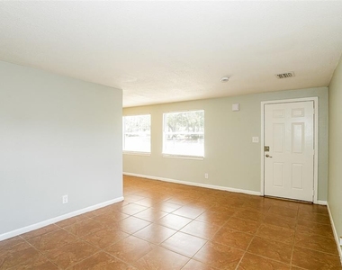 10301 N 17th Street - Photo Thumbnail 11