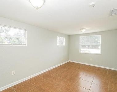 10301 N 17th Street - Photo Thumbnail 9