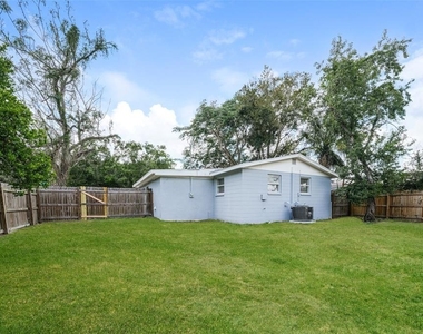 10301 N 17th Street - Photo Thumbnail 13