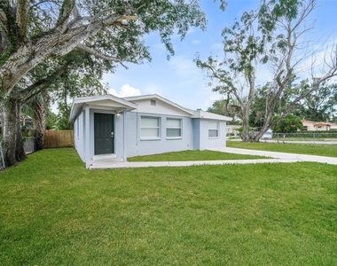 10301 N 17th Street - Photo Thumbnail 2