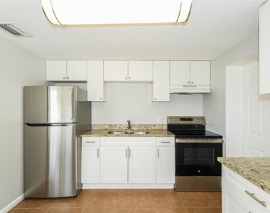 10301 N 17th Street - Photo Thumbnail 6