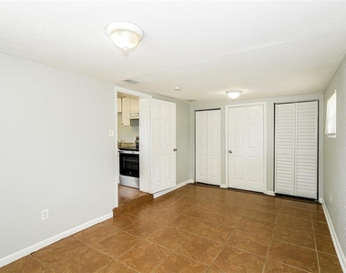 10301 N 17th Street - Photo Thumbnail 7