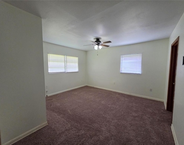 1103 N Crystal Terrace - Photo Thumbnail 12