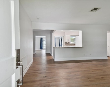 2111 Lanai Avenue - Photo Thumbnail 1