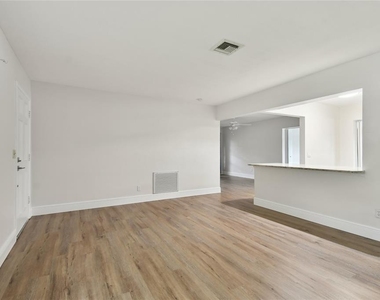 2111 Lanai Avenue - Photo Thumbnail 2
