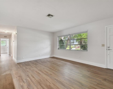2111 Lanai Avenue - Photo Thumbnail 4