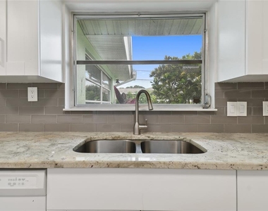 2111 Lanai Avenue - Photo Thumbnail 27