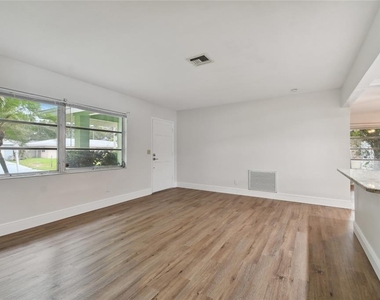 2111 Lanai Avenue - Photo Thumbnail 3