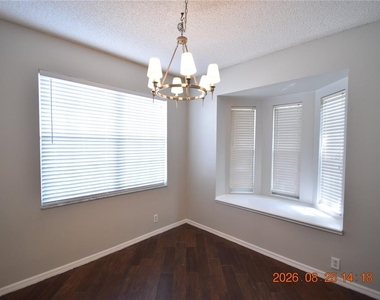 556 Black Lion Drive Ne - Photo Thumbnail 3