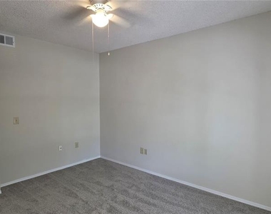 4115 Chatham Oak Court - Photo Thumbnail 26
