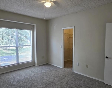 4115 Chatham Oak Court - Photo Thumbnail 24