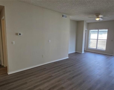 4115 Chatham Oak Court - Photo Thumbnail 13