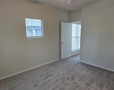 4115 Chatham Oak Court - Photo Thumbnail 18