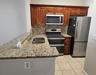 4115 Chatham Oak Court - Photo Thumbnail 6