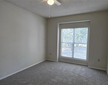 4115 Chatham Oak Court - Photo Thumbnail 23