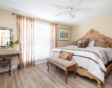4333 Newbury Drive - Photo Thumbnail 9