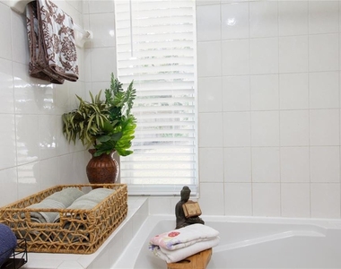 4333 Newbury Drive - Photo Thumbnail 13