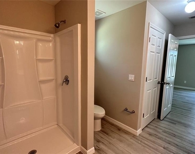 327 Lester Avenue S - Photo Thumbnail 8