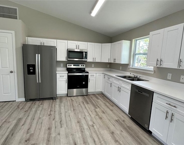 327 Lester Avenue S - Photo Thumbnail 1