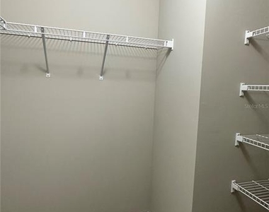 327 Lester Avenue S - Photo Thumbnail 13