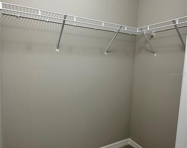 327 Lester Avenue S - Photo Thumbnail 9