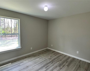 327 Lester Avenue S - Photo Thumbnail 12