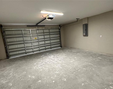 327 Lester Avenue S - Photo Thumbnail 14