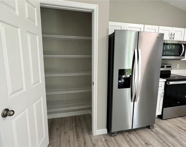 327 Lester Avenue S - Photo Thumbnail 2