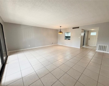 105 4th Avenue Ne - Photo Thumbnail 2