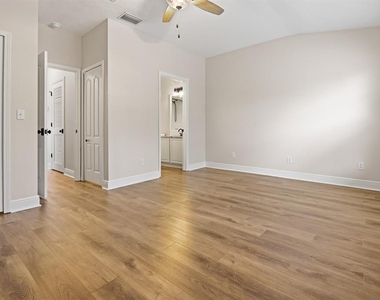 15836 Fishhawk Falls Drive - Photo Thumbnail 9