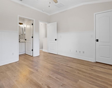 15836 Fishhawk Falls Drive - Photo Thumbnail 12