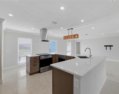 4152 13th Lane Ne - Photo Thumbnail 9