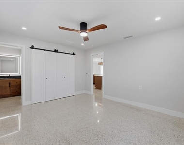 4152 13th Lane Ne - Photo Thumbnail 12