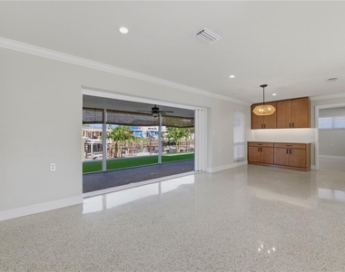 4152 13th Lane Ne - Photo Thumbnail 8