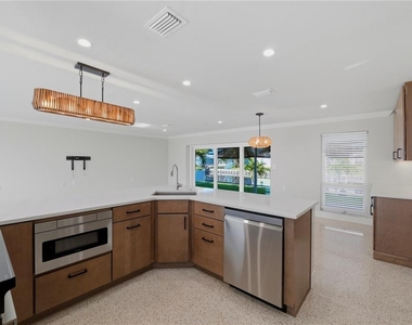 4152 13th Lane Ne - Photo Thumbnail 1