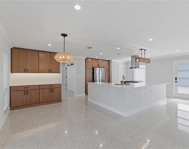 4152 13th Lane Ne - Photo Thumbnail 4