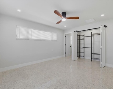 4152 13th Lane Ne - Photo Thumbnail 13