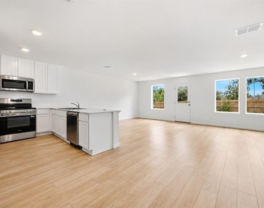 3841 Amers Loop - Photo Thumbnail 2