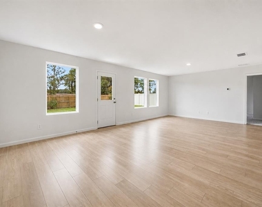 3841 Amers Loop - Photo Thumbnail 6