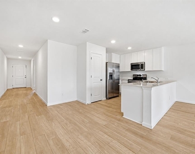 3841 Amers Loop - Photo Thumbnail 3