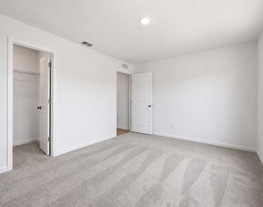 3841 Amers Loop - Photo Thumbnail 15